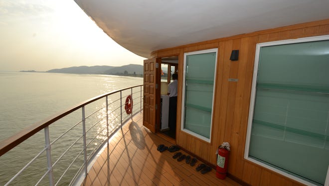 Located at the front of Deck 3, the bridge of the Avalon Myanmar is open to visits from passengers.