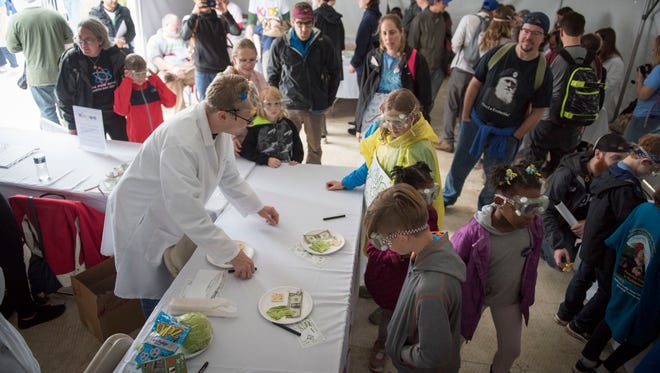 Children learn about starches from Brian Werner at a teach-in for the March for Science in Washington, D.C.