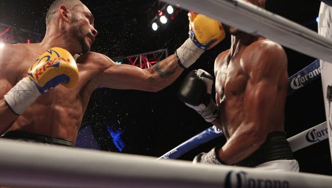 Jose Uzcategui throws a late punch against Andre Dirrell that knocked Dirrell out.