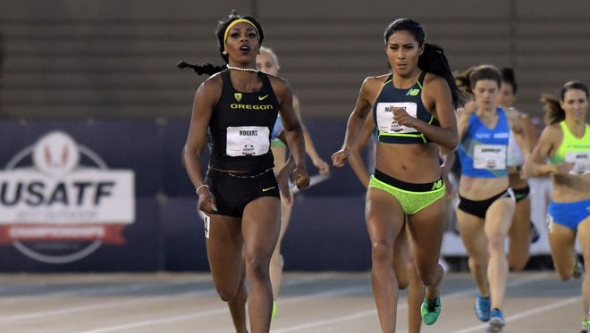 Brenda Martinez (right) and Raevyn Rogers of Oregon in the 800 semifinals.