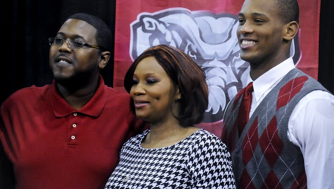 Autauga Academy's O.J. Howard, right, poses with his mother Lamesa Howard and his step father Kareem Howard at a ceremony at the school in Prattville, Ala. on Thursday December 13, 2012. Howard will start school at the University of Alabama in January.(Montgomery Advertiser, Mickey Welsh)