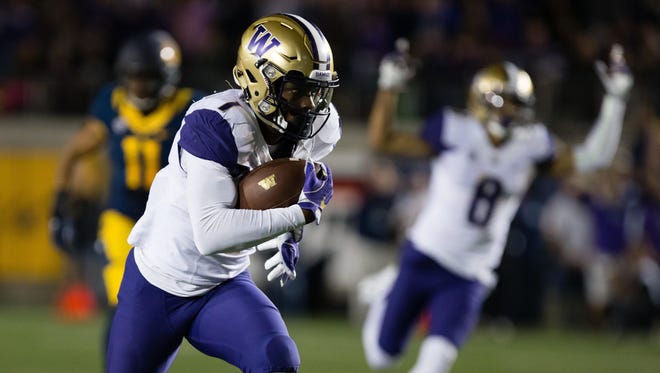 Washington Huskies wide receiver John Ross (1) runs for a touchdown as wide receiver Dante Pettis (8) celebrates behind him during the first quarter against the California Golden Bears at Memorial Stadium.