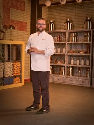 Milwaukee chef Dan Jacobs is a "cheftestant" on season 21 of "Top Chef." On Episode 2, he shared that he's living with Kennedy's Disease.
