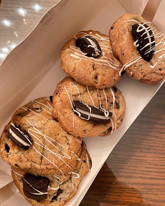 Made with your choice of milk or white chocolate chips and then stuffed with an Oreo and marshmallow cream drizzled with chocolate of your choice.
